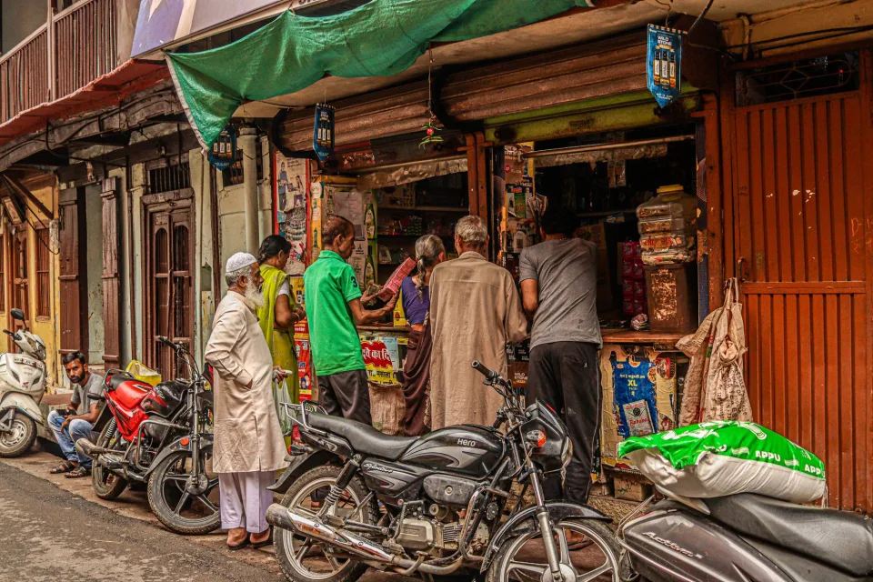 Người bán hàng tại tiệm